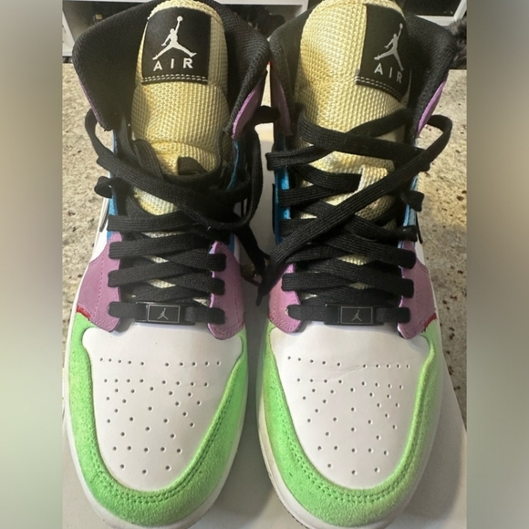Women's Air Jordan 1 Mid - Picture 3 of 8